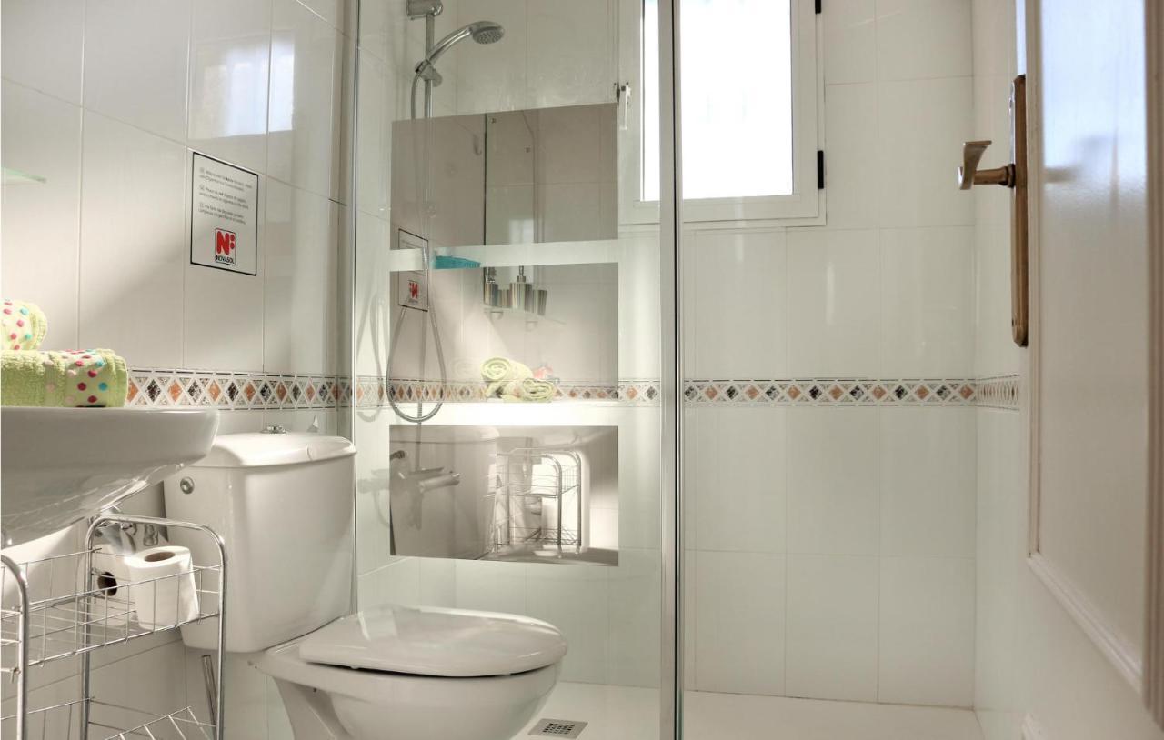 Stunning Apartment In Торевьиа Экстерьер фото