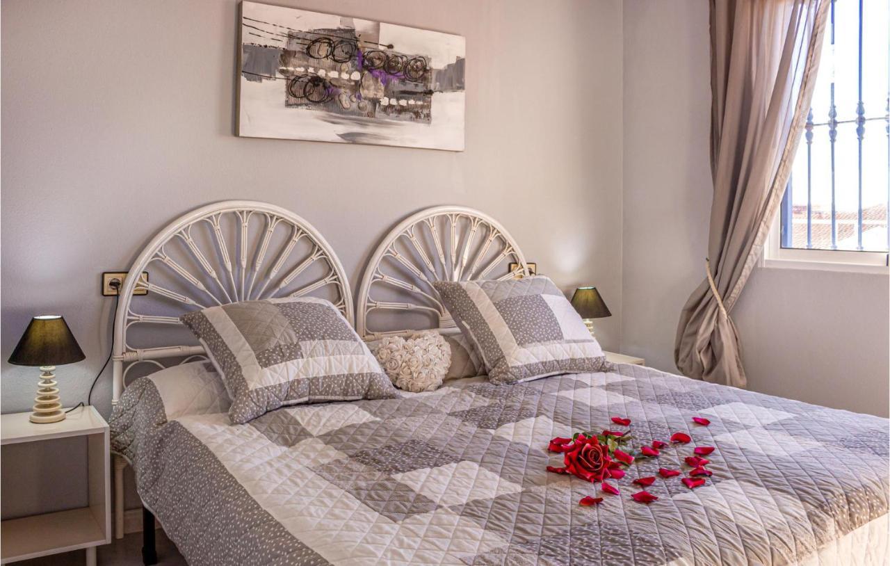 Stunning Apartment In Торевьиа Экстерьер фото